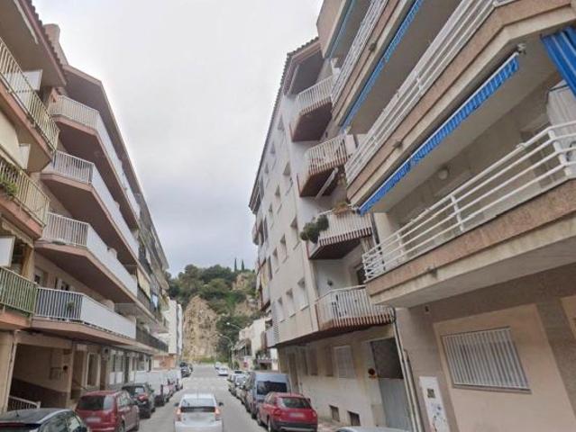 PISO OCUPADO 95M2, 3 HABITACIONES, 2 BAÑOS, EN C/ JOSEP CARNER, BLANES