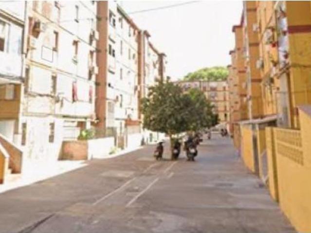 PISO OCUPADO A LA VENTA EN BARRIADA MADRE DE DIOS SEVILLA