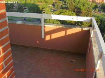 PISO ATICO DE DOS GRANDES DORMITORIOS, 1 BAÑO, AMPLIO SALÓN, COCINA, TERRAZA DE 19M2, GARAJE Y TRAS
