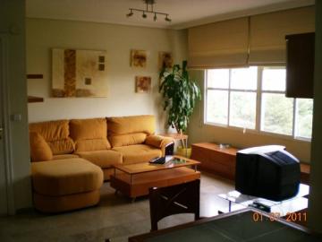 PISO ATICO DE DOS GRANDES DORMITORIOS, 1 BAÑO, AMPLIO SALÓN, COCINA, TERRAZA DE 19M2, GARAJE Y TRAS