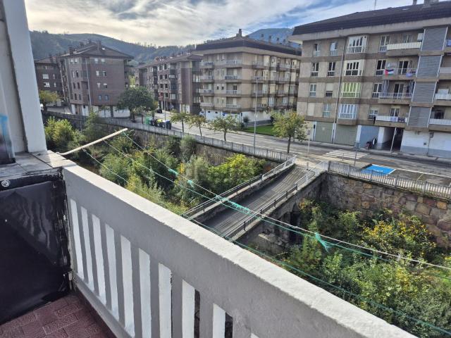 Piso, Azkoitia