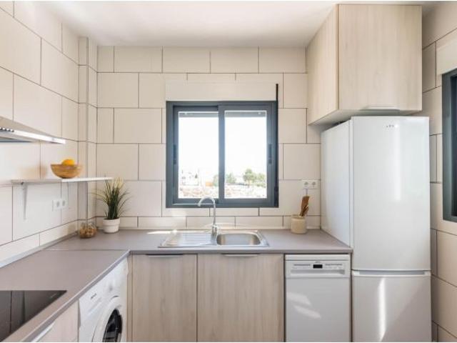 Piso a estrenar con Piscina, Terraza y Solárium Privado frente al Balneario de Leana – Fortuna