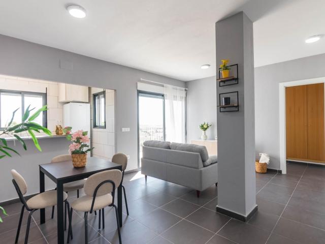Piso a estrenar con Piscina, Terraza y Solárium Privado frente al Balneario de Leana – Fortuna