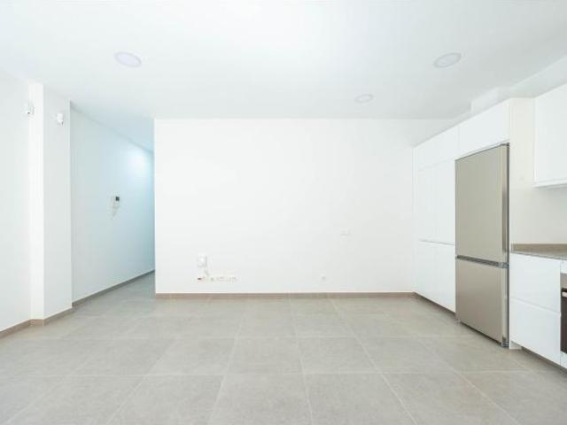 ¡Piso a estrenar en La Herradura con entrada propia y patio privado! ?