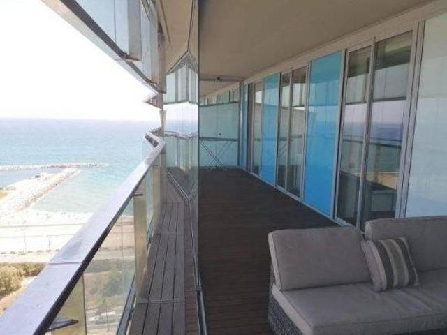 Piso a la playa de Diagonal Mar 2 habitaciones y 2 baños con terraza grande Amueblado Soleado