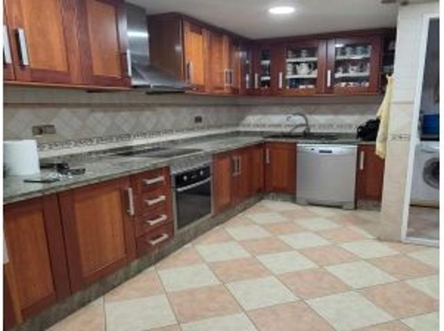 PISO A LA VENTA AMPLIO, LUMINOSO Y CON PLAZA DE GARAGE