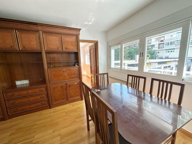 PISO A LA VENTA EN AV. MONFORTE DE LEMOS