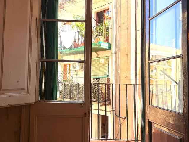 Piso a reformar para comprar en Barcelona, España