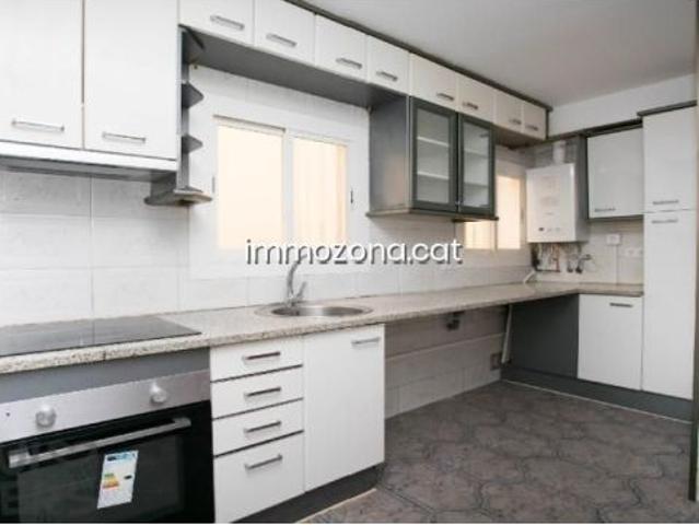 PISO ALQUILADO 80M2, 3 HABITACIONES, CON ASCENSOR Y BALCÓN, EN C/ COSTA BONA, GIRONA