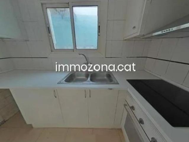 PISO ALQUILADO 80M2, 3 HABITACIONES, CON BALCÓN, EN C/ PARE JAUME PUIG, BLANES