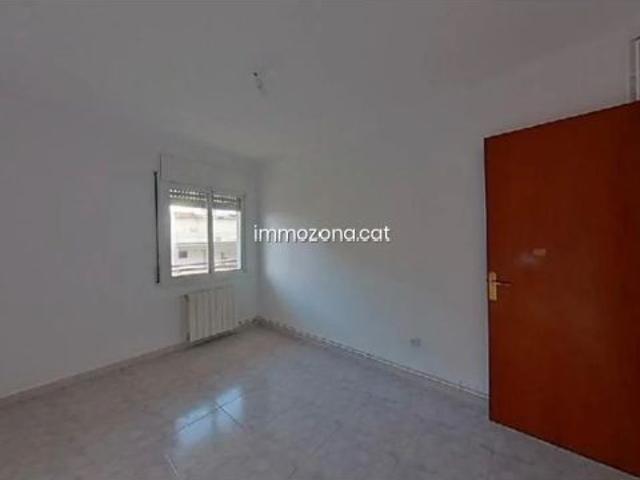 PISO ALQUILADO 91 M2, 2ª PLANTA, 3 HABITACIONES, CON BALCÓN Y ASCENSOR EN C/ TEIXEDORES, SALT