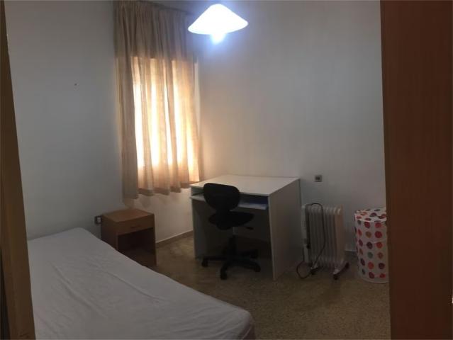 PISO ALQUILER ESTUDIANTES ZONA CENTRO