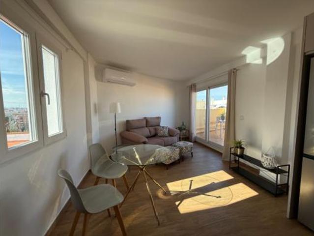 Piso Alquiler València Capital, Penya roja
