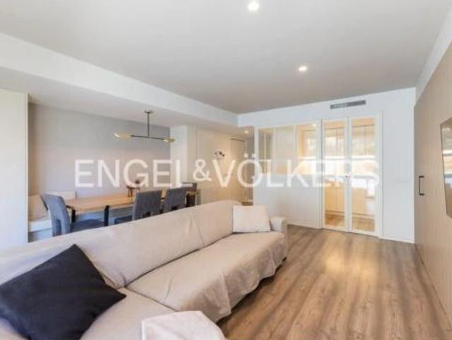 Piso Alquiler València Capital, Penya roja