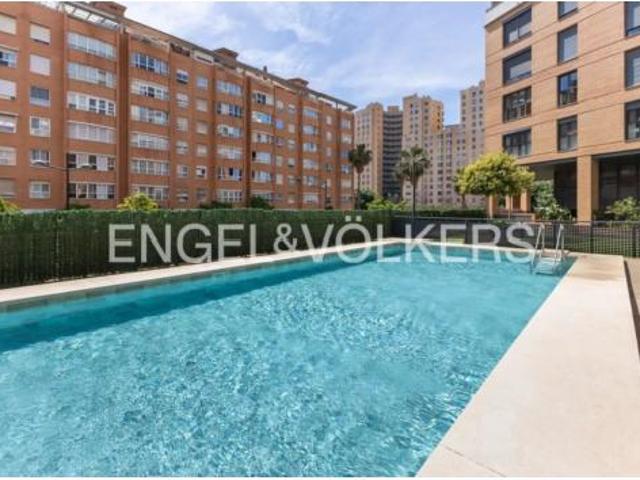 Piso Alquiler València Capital, Penya roja