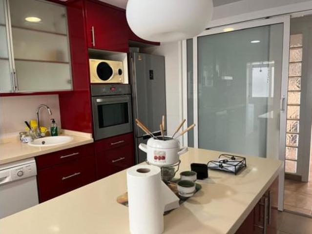Piso Alquiler València Capital, Penya roja