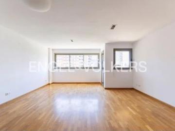 Piso Alquiler València Capital, Penya roja
