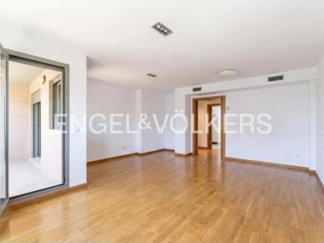 Piso Alquiler València Capital, Penya roja