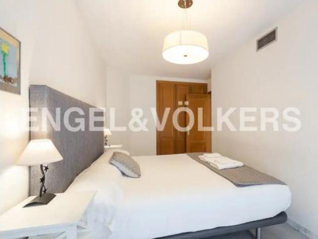 Piso Alquiler València Capital, Penya roja