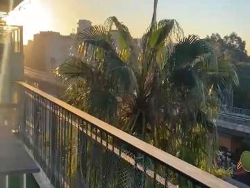 ¡Piso alto al frente, con sol de mañana, cochera, dependencia, 2 dormitorios y 2 baños!