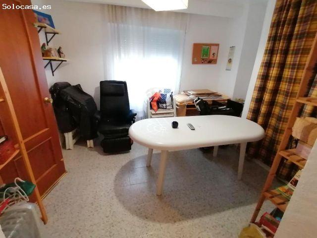 Piso amplio, 4 Dormitorios y 2 Baños, 3 Terrazas, Luminoso, a solo 10 minutos de Cáceres