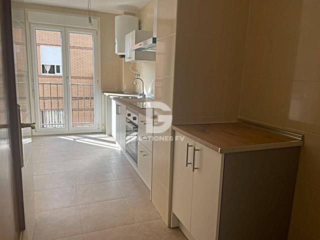 “Piso amplio y muy luminoso en Fuensalida, 3 dormitorios, garaje y trastero – 159 m²