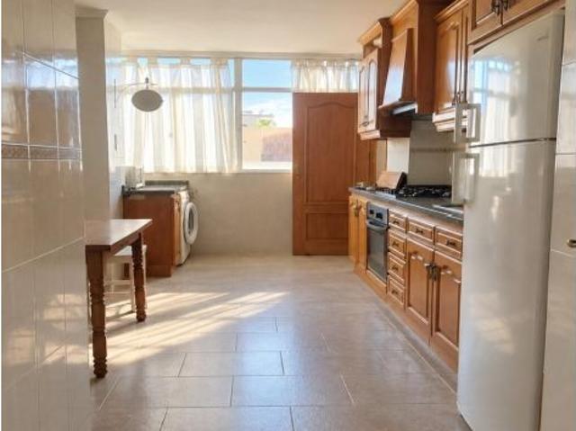 PISO AMPLIO Y LUMINOSO DE 4 HABITACIONES – IDEAL PARA ESTUDIANTES – CALLE PADRE MÉNDEZ