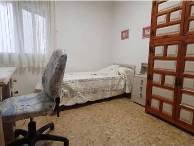 Piso amplio y luminoso en Ciudad Jardín – Ideal para estudiantes, residentes, MIR o funcionarios