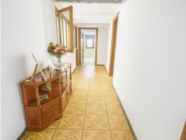 Piso amplio y luminoso en el corazón de Vecindario, ideal para familias o inversión