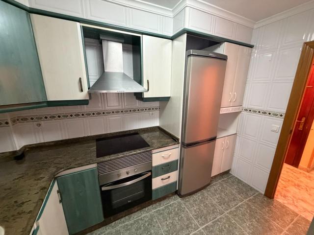 Piso amplio con 4 dormitorios, balcón y trastero