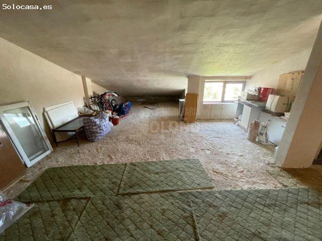 Piso amplio con balcón