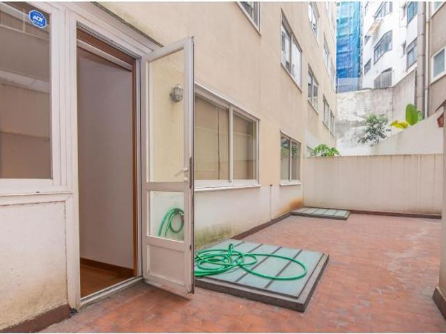 Piso amplio con garaje en el centro, al lado de la playa