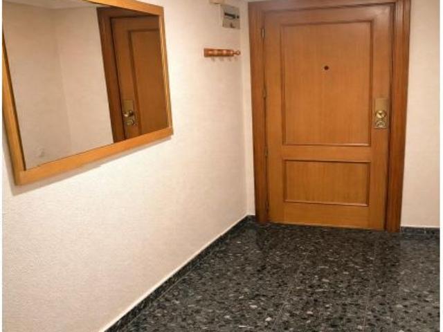 Piso amplio con terraza de 60 m2 en pleno centro de Benissanó — 4 habitaciones y ascensor