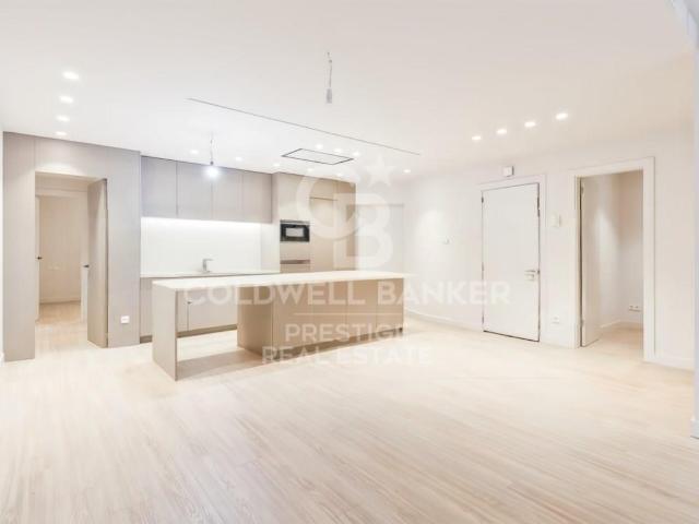 Piso amplio con terraza y opción de parking. Sarria Sant G. 0m² Barcelona