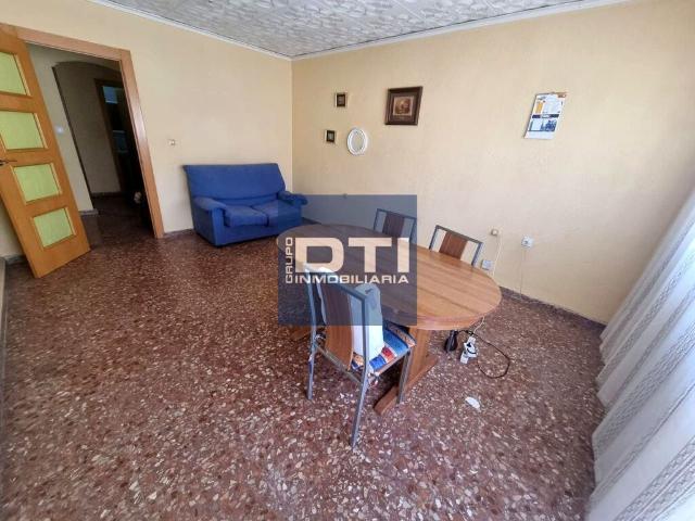 Piso de 4 habitaciones con cochera privada en venta – San Pablo, Albacete