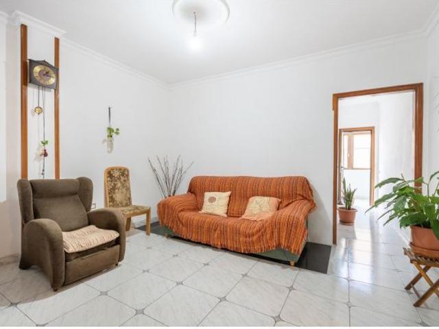 PISO AMPLIO DE 4 HABITACIONES EN BARRIO NUEVO DE OFRA