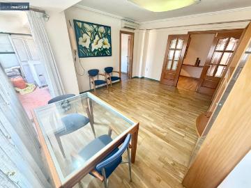 Piso amueblado con garaje opcional en zona Hospital Universitario Doctor Peset de Valencia