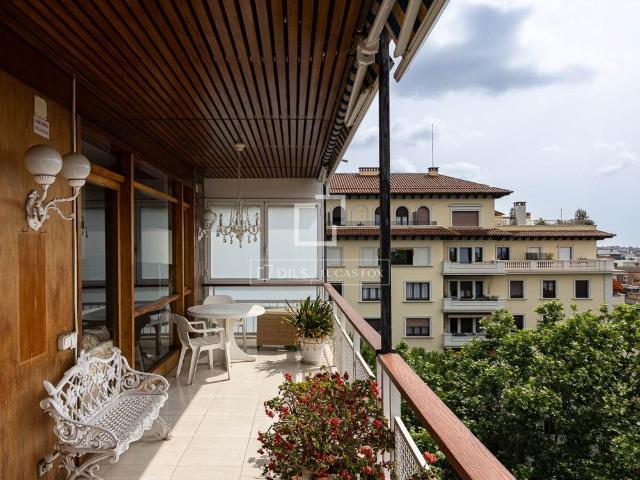 Piso amueblado de 4 habitaciones en alquiler en Sarrià con vistas panorámicas a toda Barcelona