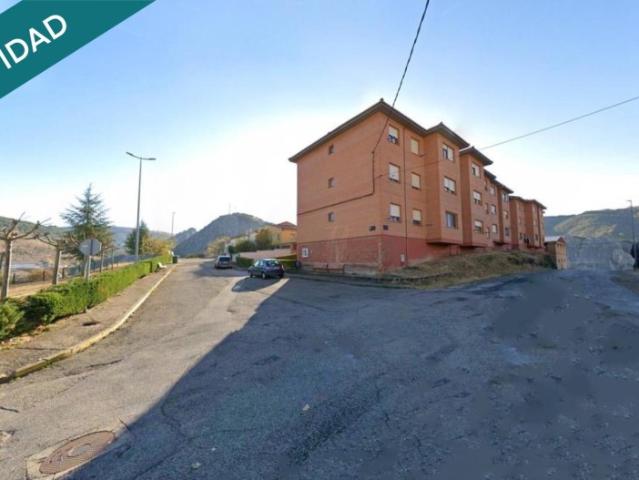 Piso Amueblado de 3 Habitaciones con Garaje y almacen · BO San Roque 13 · Santa Lucía de Gordón León