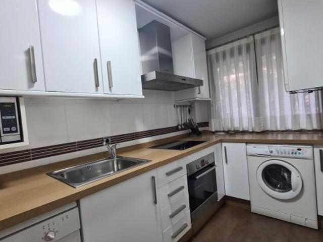 Piso amueblado en Alquiler, con plaza de garaje y piscina