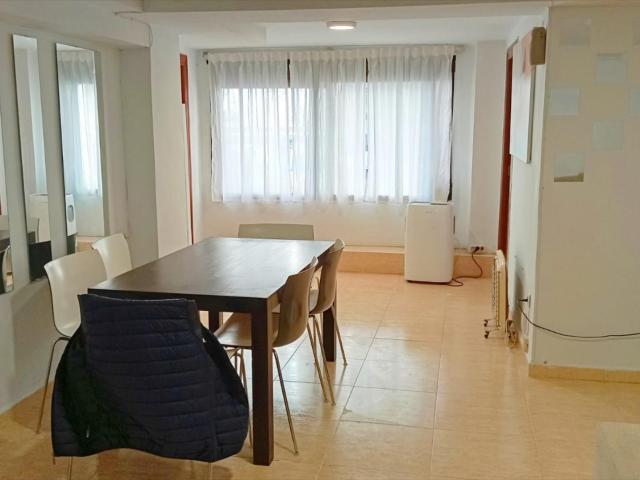 Piso amueblado en Ruzafa de 2 habitaciones, 2 baños
