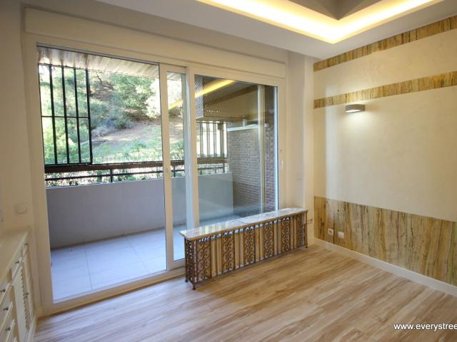 PISO / APARTAMENTO. MADRID 4 Dormitorios 285 m²