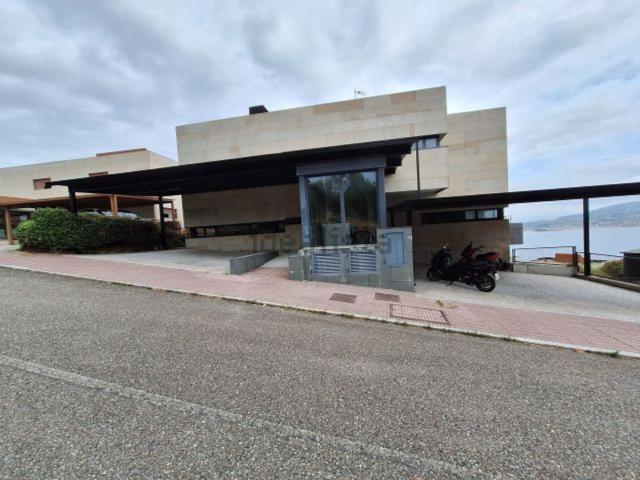 Piso, Baiona