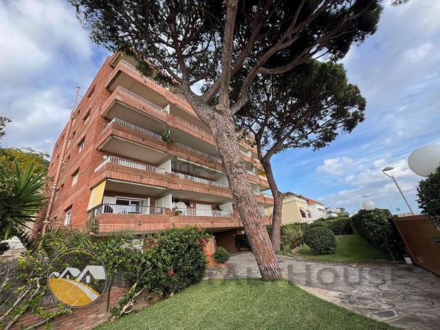 Piso, Caldes d&apos Estrac