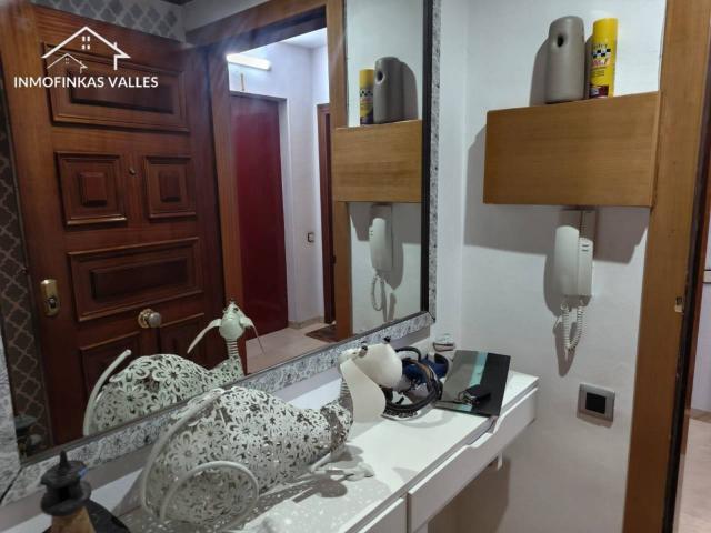 PISO CENTRICO DE 85 M2 AL LADO DEL MERCADONA CON TERRAZA ASCENSOR EN PARETS DEL VALLES