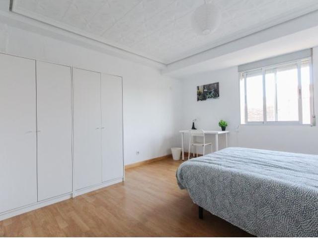 Piso céntrico y versátil en Xirivella, Calle Luis Vives– ¡Tu nuevo hogar a un paso de Valencia!