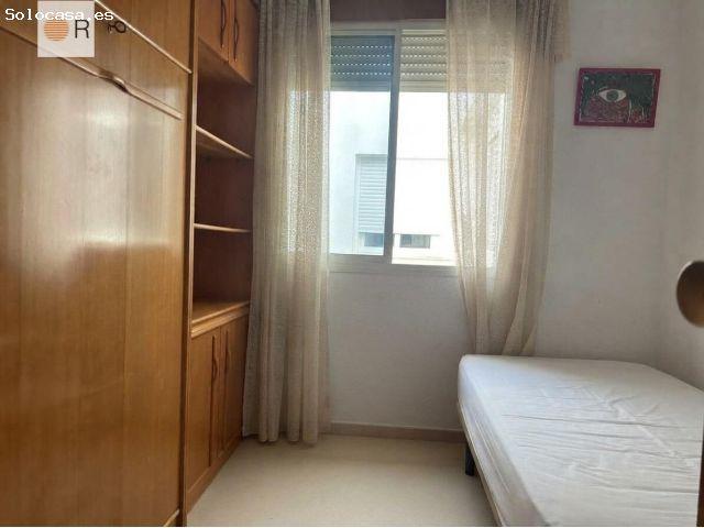 Piso con 4 dormitorios, 2 baños y terraza