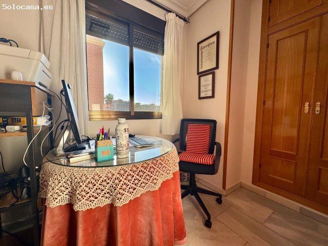 Piso con 5 dormitorios y 3 baños en Avda Aeropuerto!