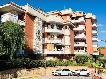 PISO CON 2 DORMITORIOS, 2 BAÑOS, TERRAZA Y PISCINA
