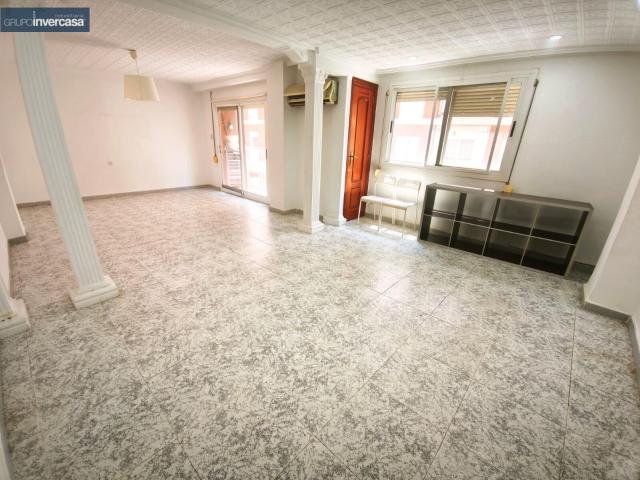 Piso con terraza de 10m2 situado en zona El Carmen / Hospital de Manises